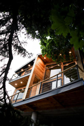 Luxury Alpine Treehouse